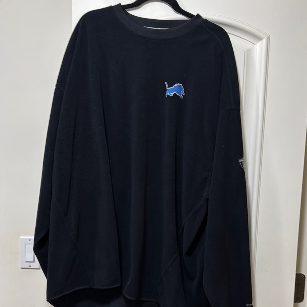 LIONS! Vintage Black Crew Neck Men’s Flannel Sweatshirt